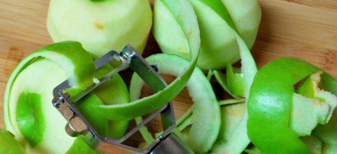 peeled green apples